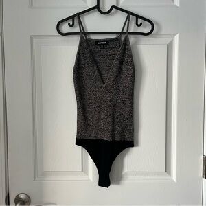 NWOT Women's Express Sleeveless V Neck Bodysuit size XS in Black & Gold